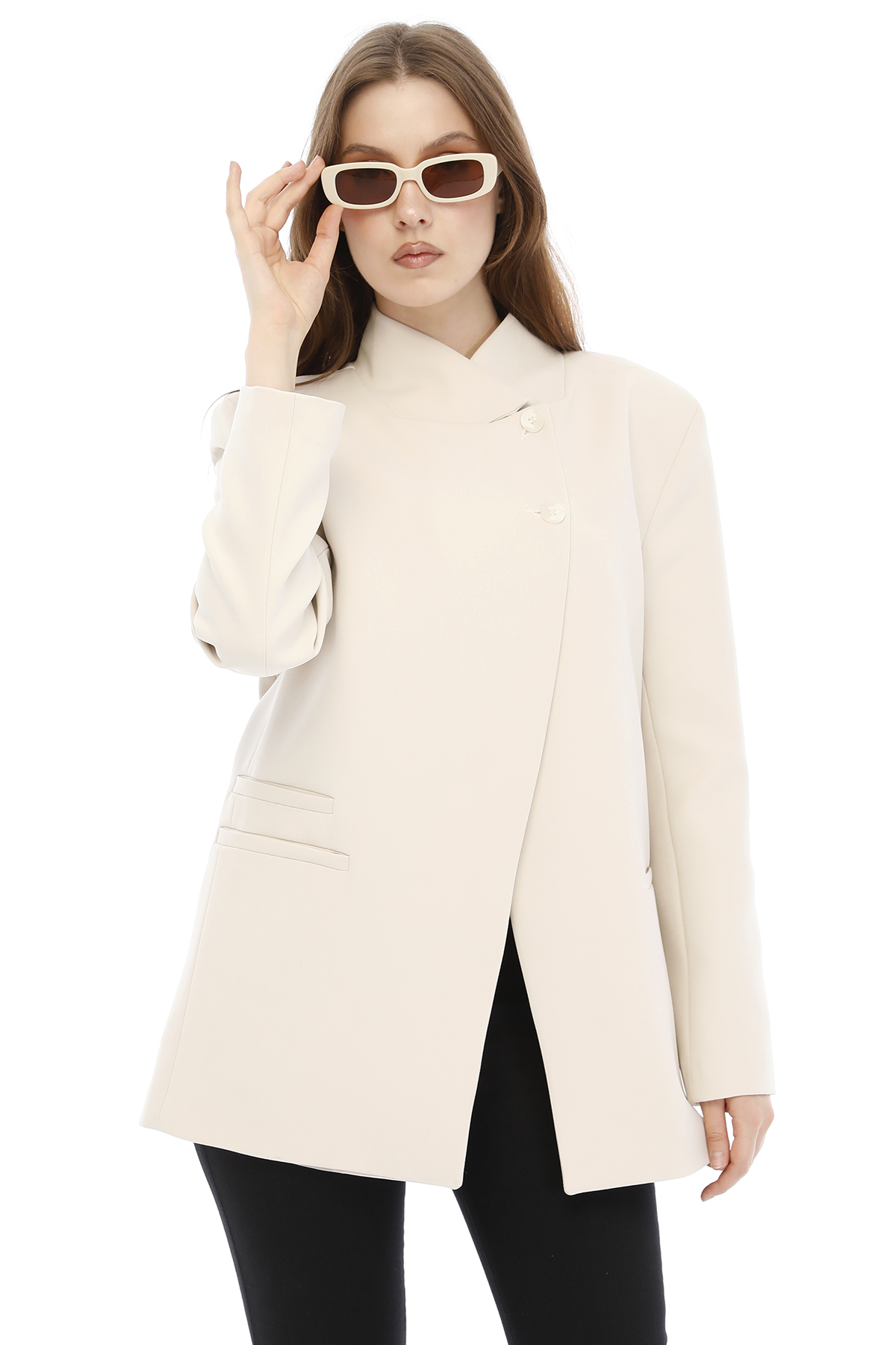 Temiz Kesim Asimetrik Blazer — görsel 4